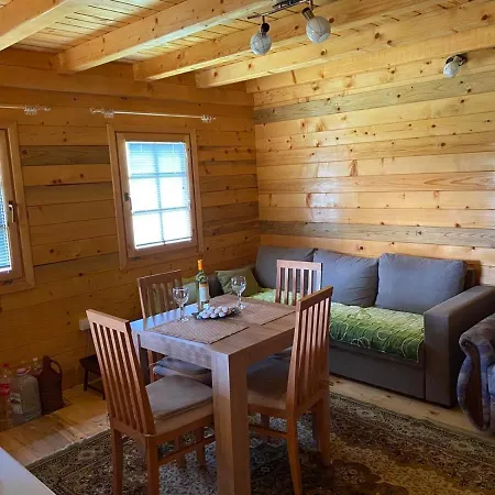 Etno Kuca Mladenovic Case de vacanță